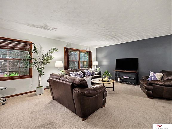 5th image of 3981 Weber St