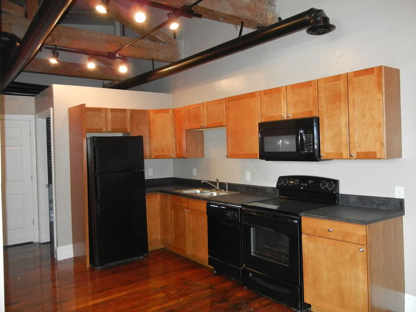 Monroe Street Suites — Photo 4