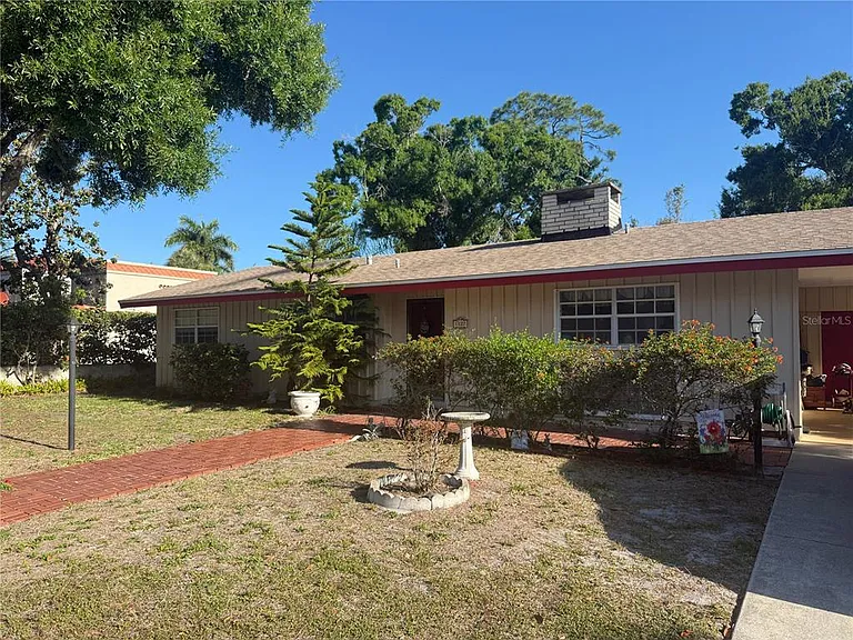 1827 Alta Vista St — Photo 2