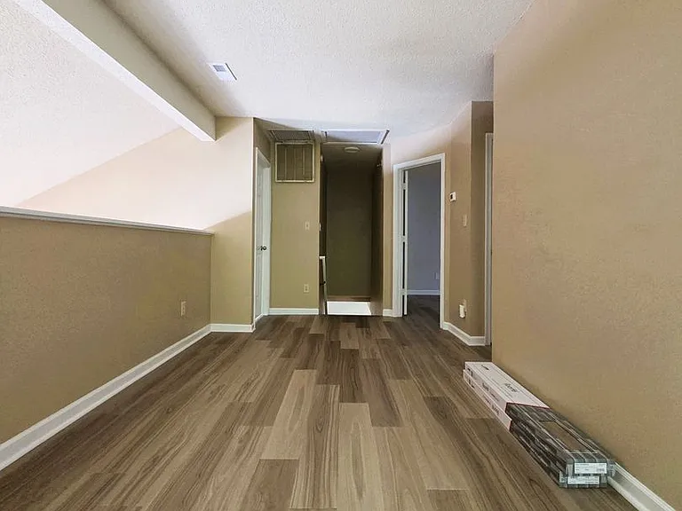 2519 Providence Creek Rd N — Photo 18
