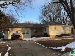 317 E 2nd St, Aurelia, IA 51005