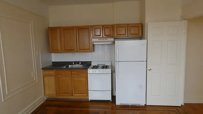 Rented by Karten Real Estate Services LLC | media 4