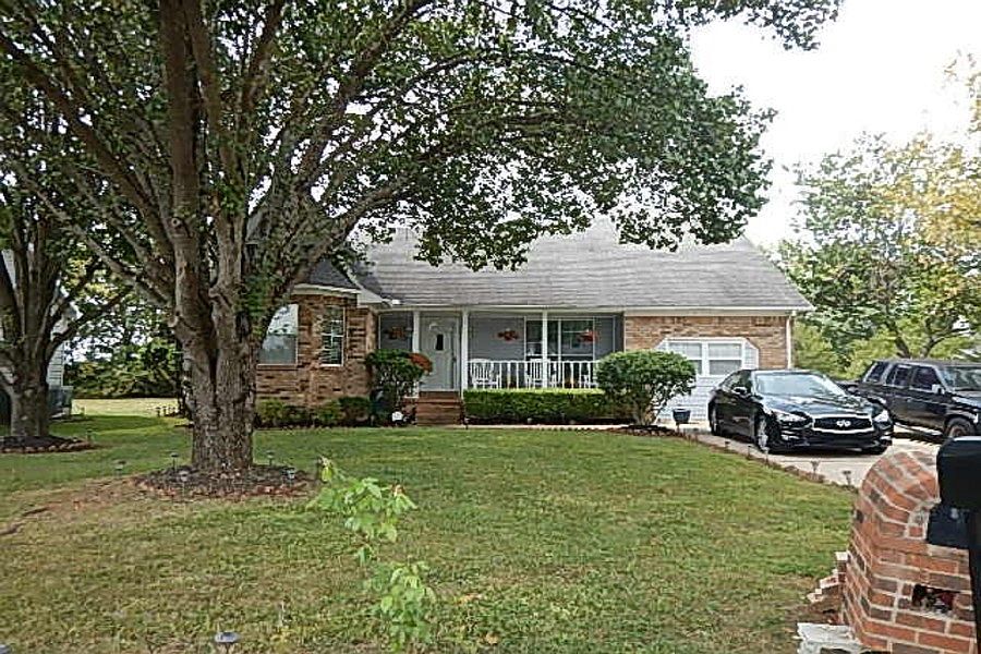 1st image of 1115 Woods Edge Dr