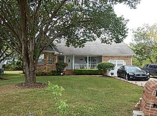 1115 Woods Edge Dr, Murfreesboro, TN 37130