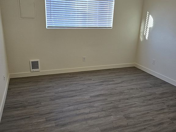 5th image of 2360 Hood Ave #2360D