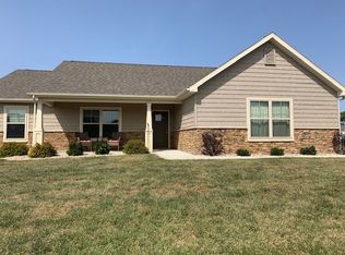 800 Cottonwood Ln, Centerville, IN 47330