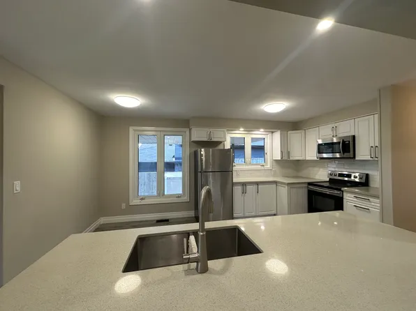 368 Fairlawn St, Oshawa, ON L1J 4R3