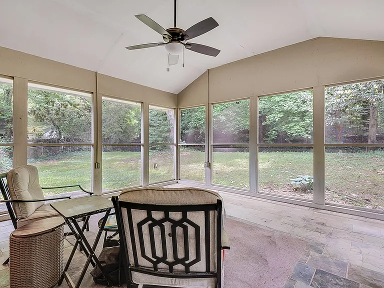 1623 Moncrief Cir — Photo 6