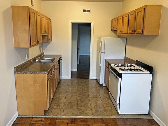 5th image of 3720 N Meridian St APT 208