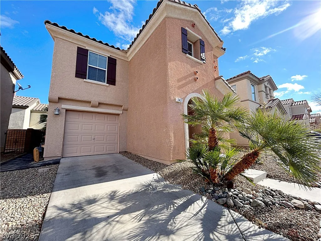3 bed, 2.5 bath, 1696 sqft, $1,840 — Photo 2
