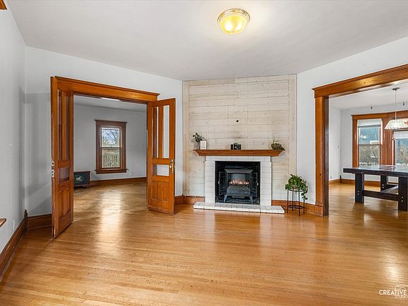 4th image of 345 E Market St