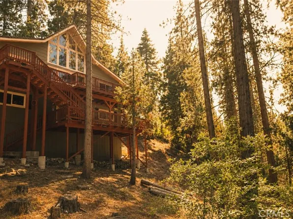 26974 Tunnel Dr, Lake Arrowhead, CA 92352
