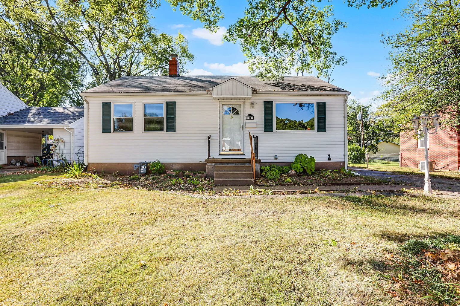 1217 Grant Dr photo 1