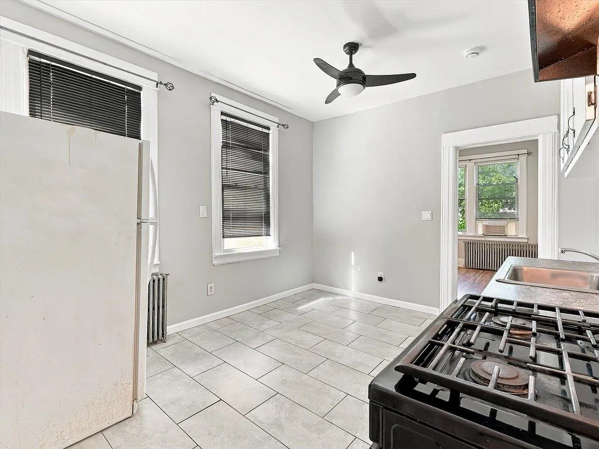 2 bed, 1.0 bath, $1,500 — Photo 3