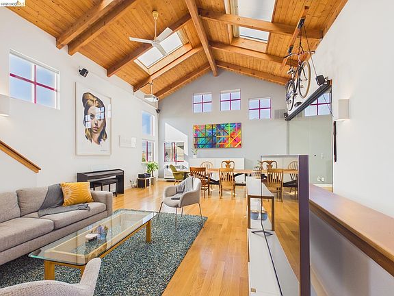 2nd image of 2932 Filbert St APT 2