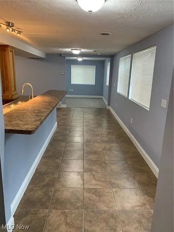 3-Bedroom Back House with Appliances, A/C and Driveway Parking in Wickliffe — Photo 4