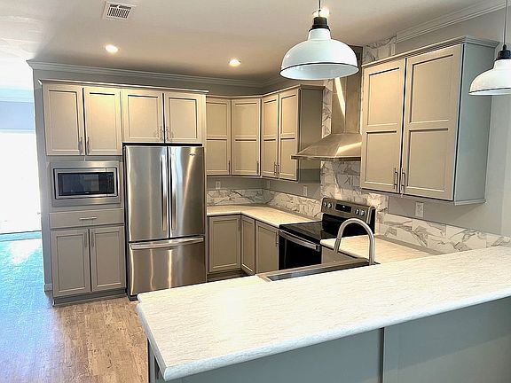 2nd image of 601 Pine Brook Cir