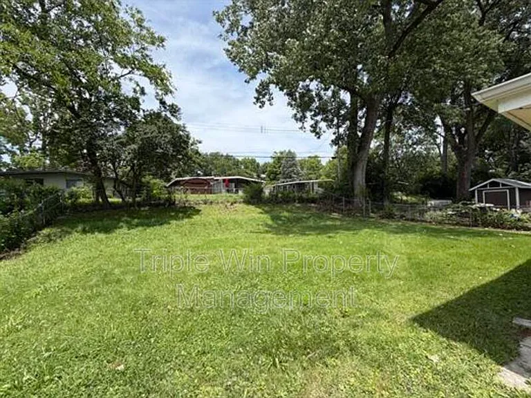 835 Bobbins Ln — Photo 6