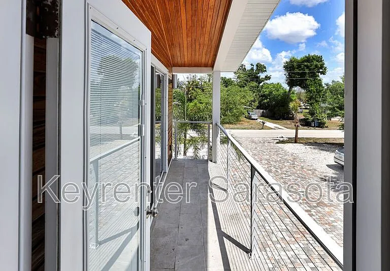 2066 Roselawn St — Photo 15