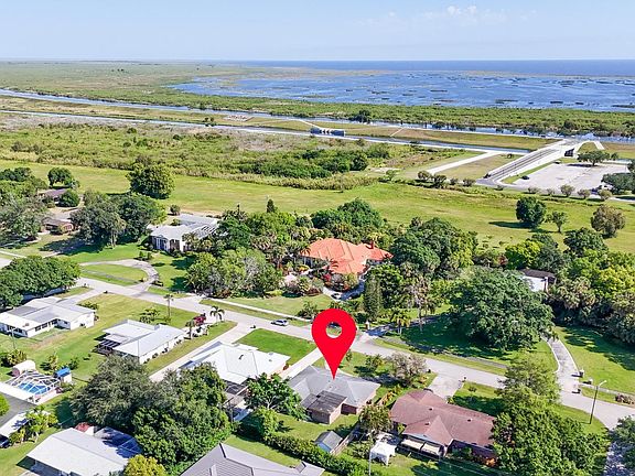 3rd image of 534 E Del Monte Avenue