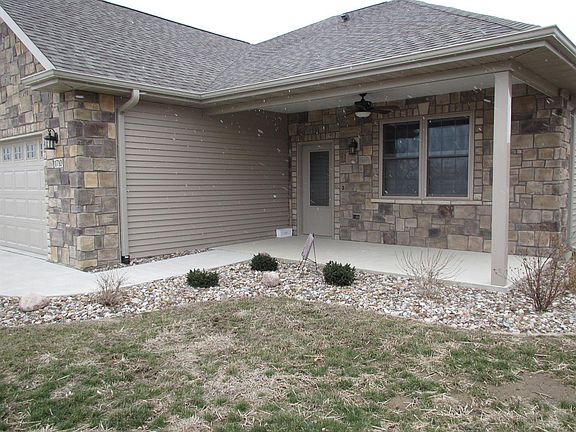2nd image of 1710 E Ashford Cir