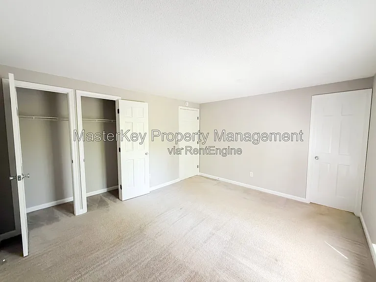 704 E Dynasty Dr — Photo 15