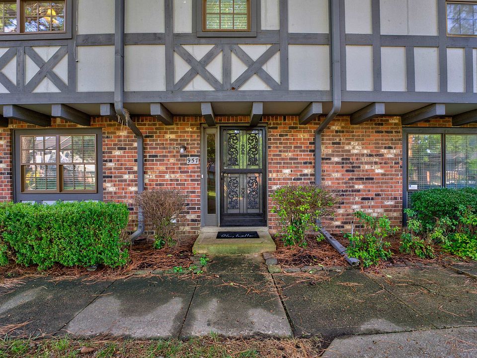 1st image of 957 Green Oaks Dr