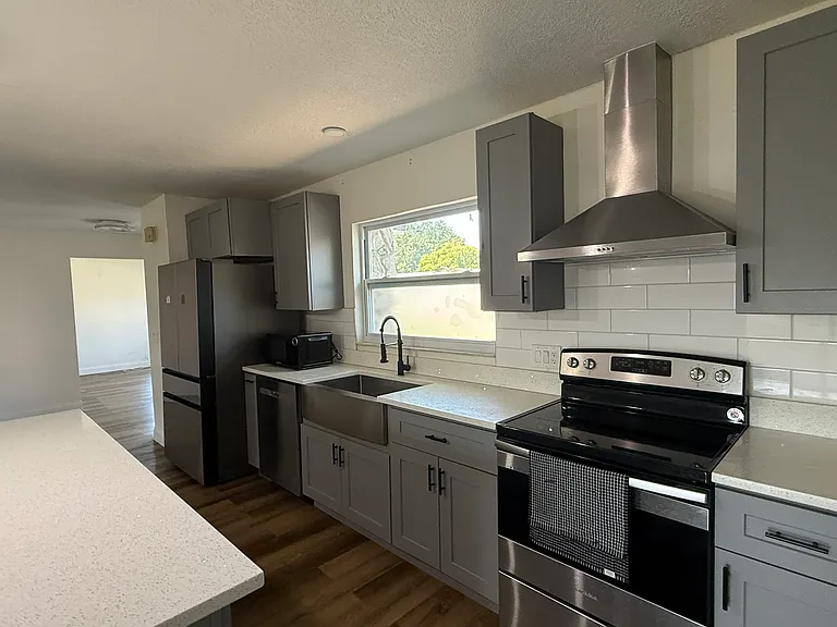 2433 Benjamin Dr — Photo 11