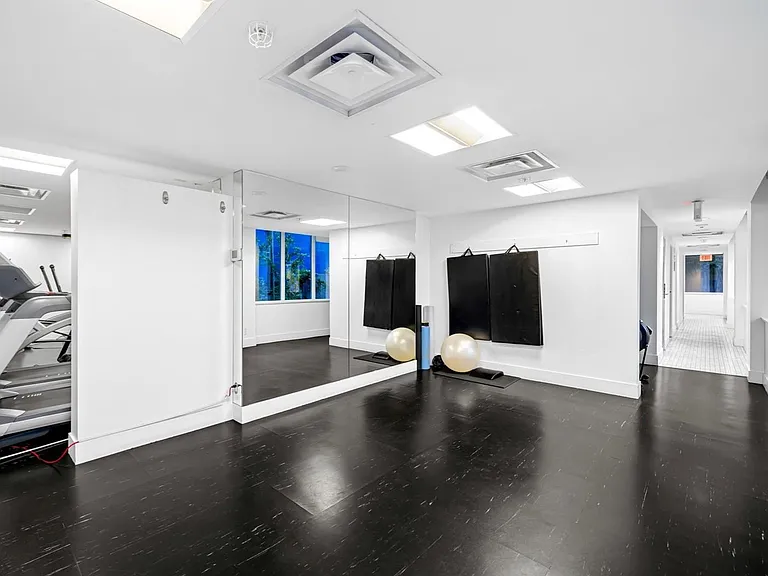 1455 Howe St #205 — Photo 30