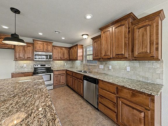 5th image of 1801 SW Candlewood St