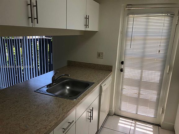 3rd image of 10808 N Kendall Dr APT Q4