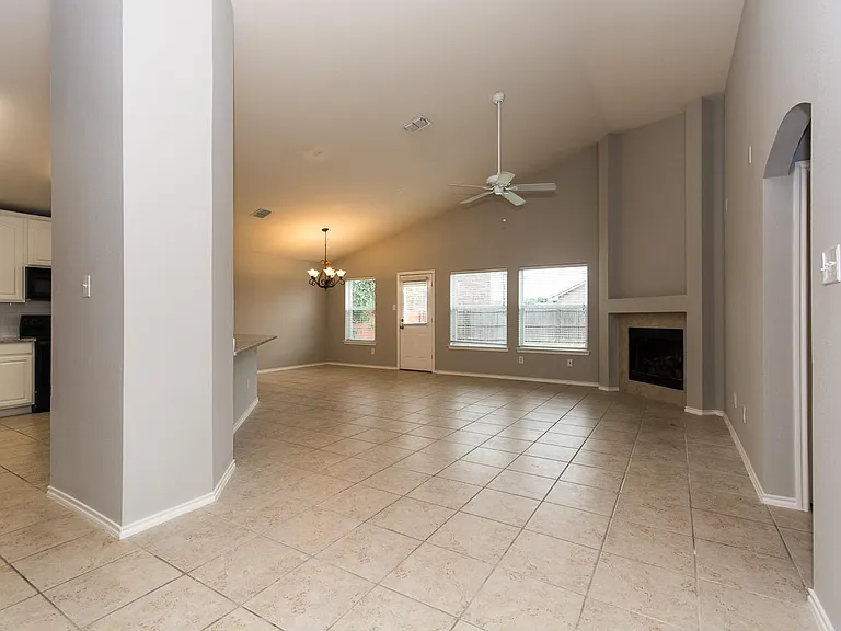 1413 Gordon Dr — Photo 6