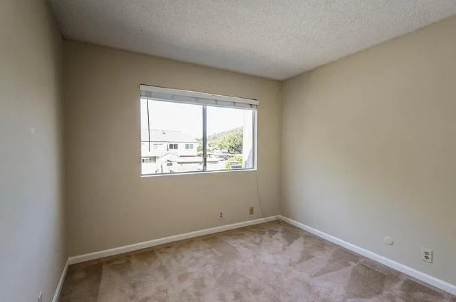 1252 Rosita Rd — Photo 4