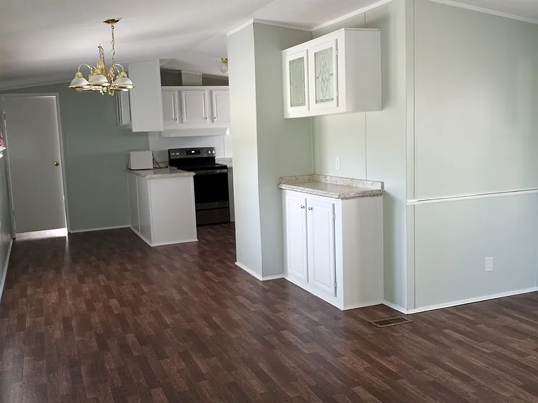 1103 Lissie Ln — Photo 4