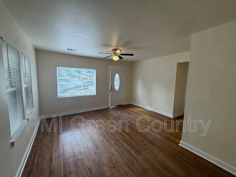 3 bed, 2.0 bath, $1,195 — Photo 3