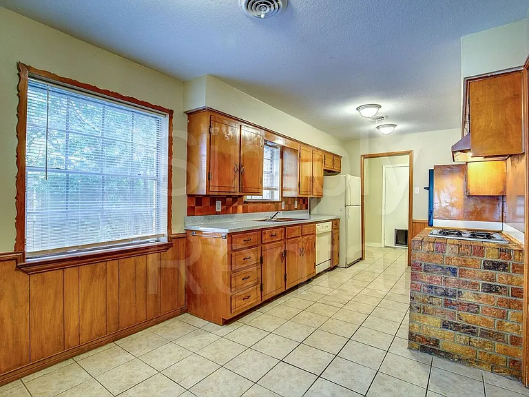 6426 Chapman Dr — Photo 5