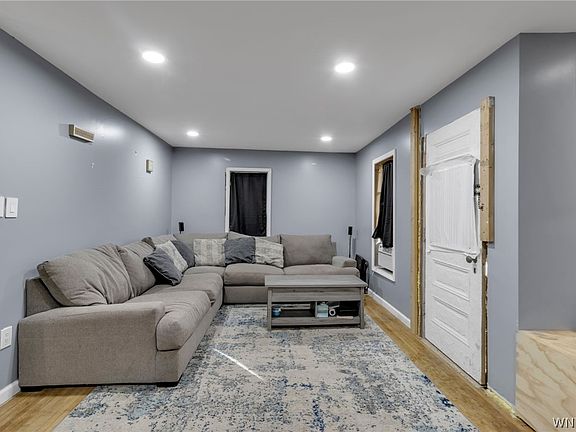 3rd image of 2961 Franklin St