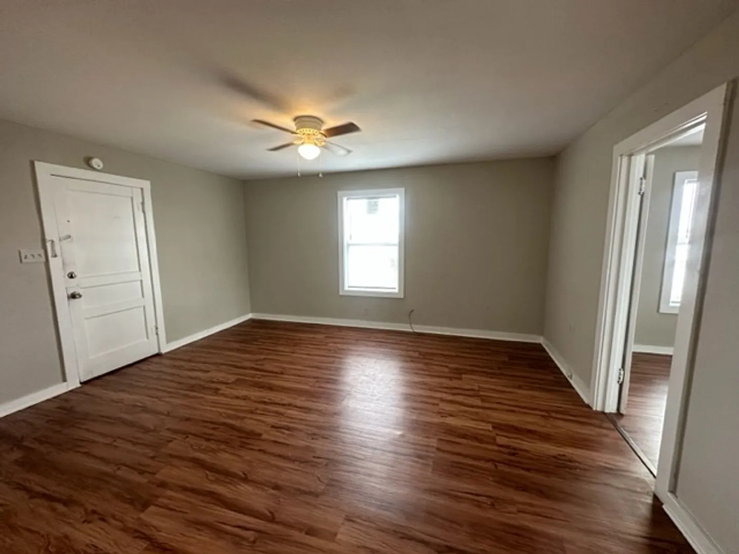 441 Clarence St — Photo 3
