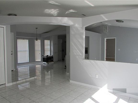 4th image of 720 Dromedary Dr