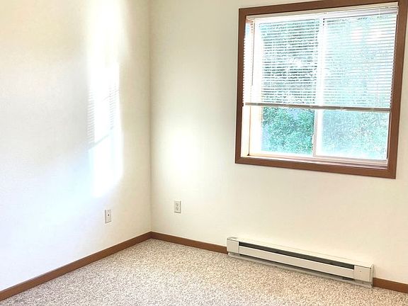 5th image of 768 Van Es Pkwy APT 5