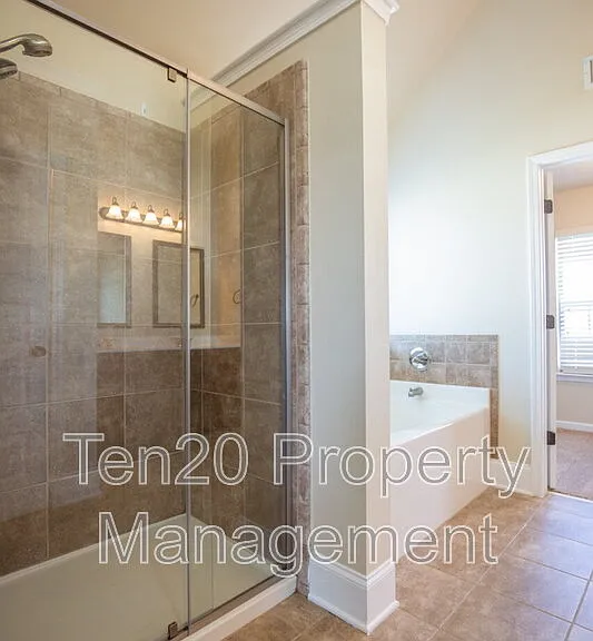 24 Sword St — Photo 17