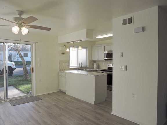 2nd image of 823B Liverpool Cir