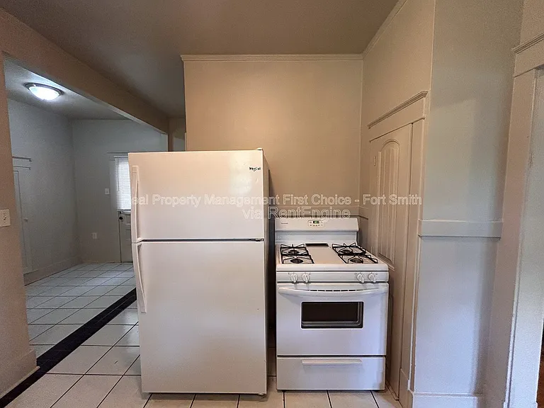 811 N 41st St — Photo 10