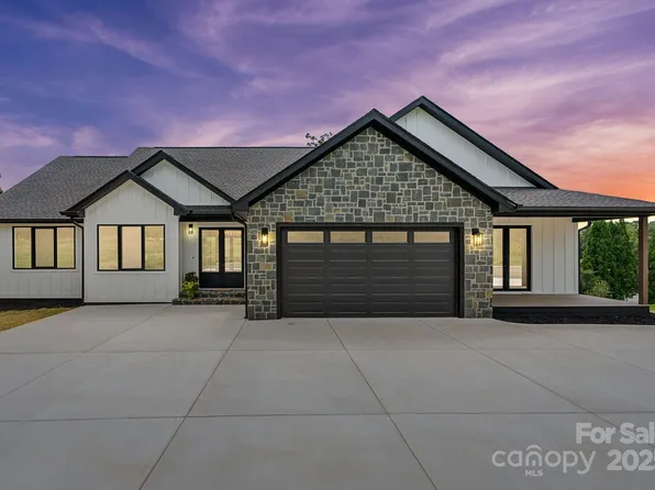 68 Fullam Ln, Mills River, NC 28759