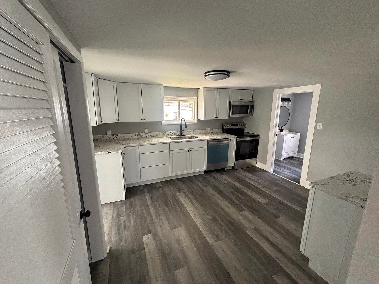 2 bed, 1064 sqft, $1,800 — Photo 2