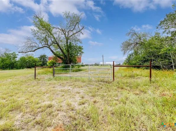 51 County Road 471, Nixon, TX 78140
