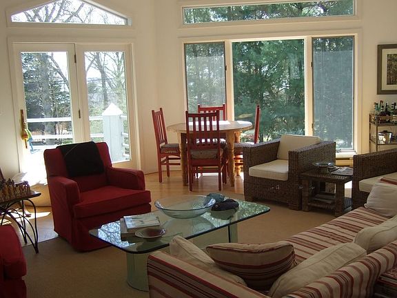 3rd image of 27 Tuthill Dr