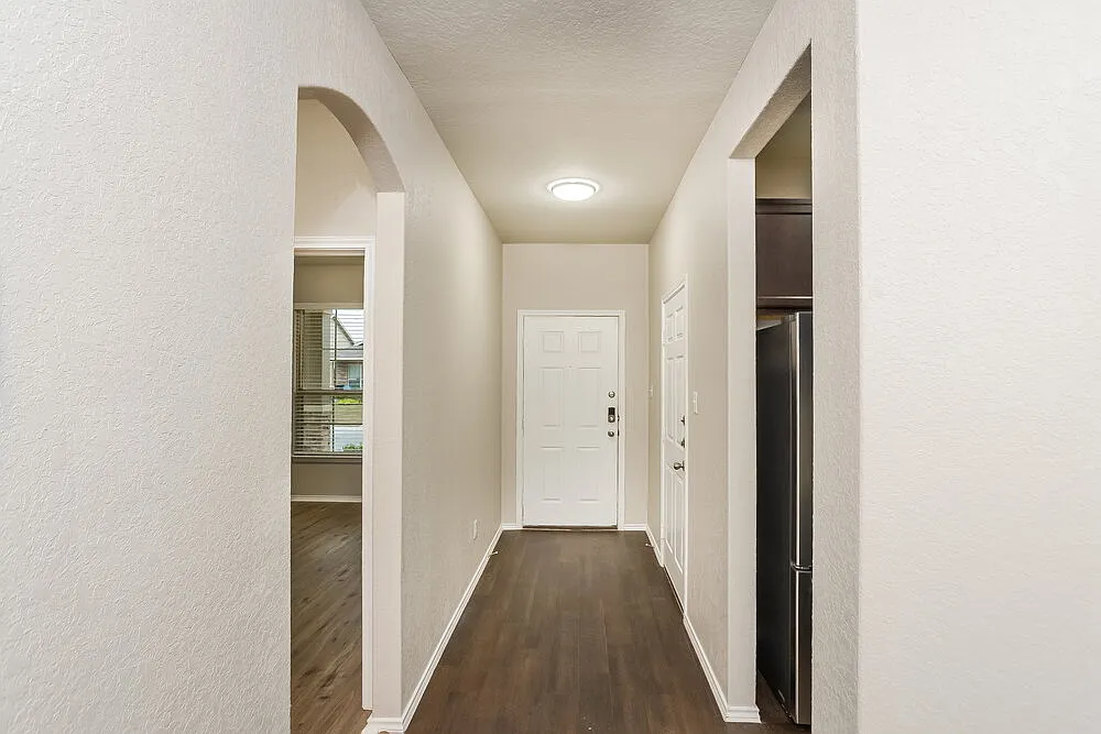 3 bed, 2.0 bath, 1600 sqft, $1,710 — Photo 3