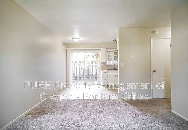 1049 SE Walnut St #11 — Photo 12