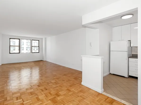 150 East 18th Street image 1 of 9